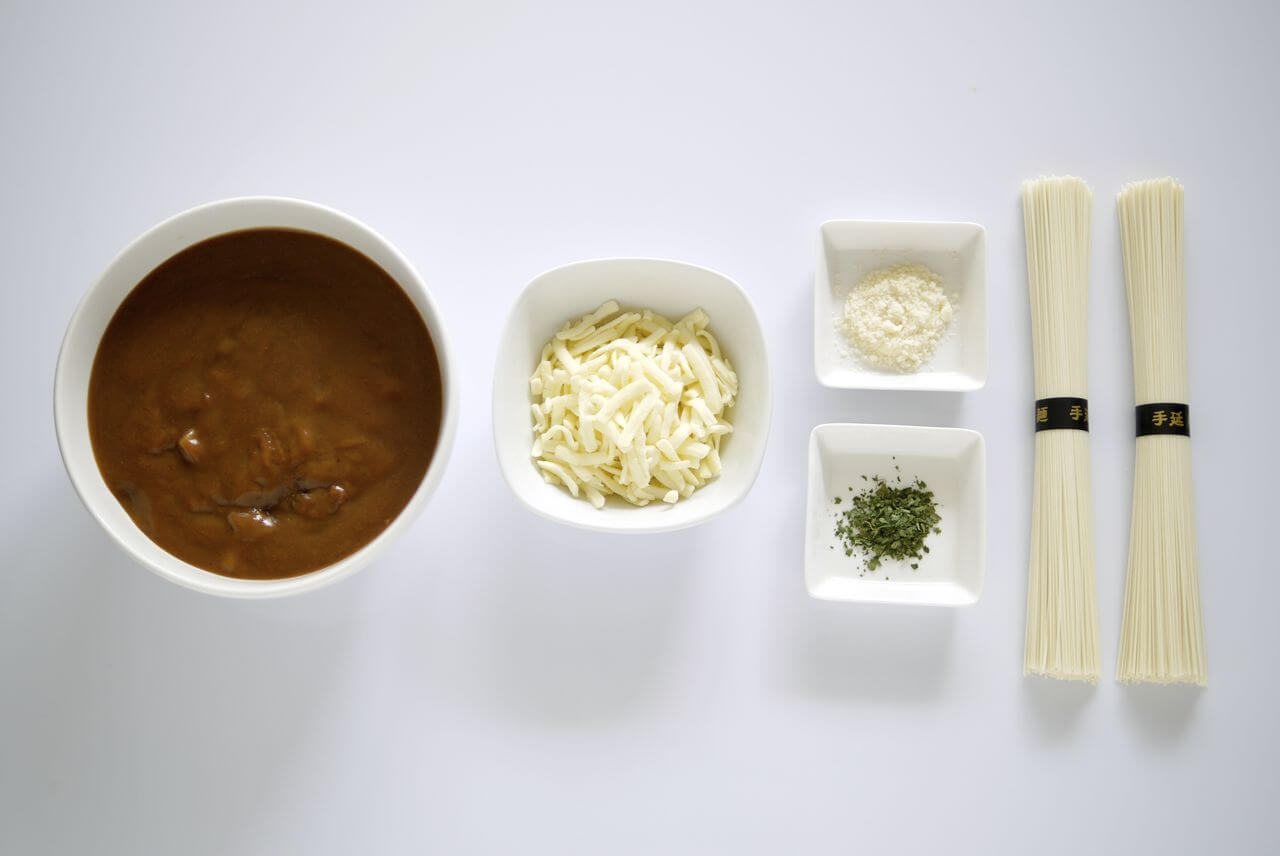 とろとろWチーズの焼きカレーそうめんの材料