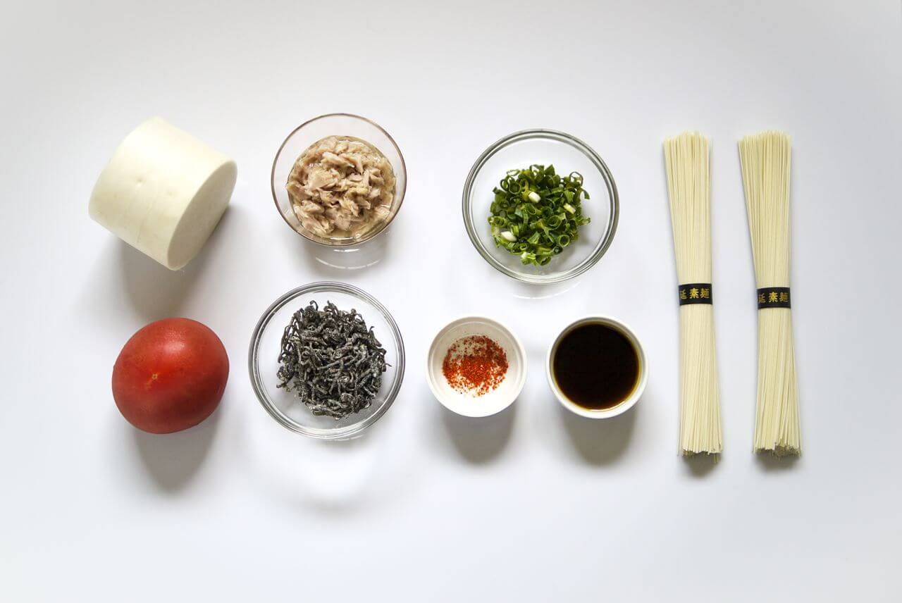 トマトと塩昆布のW旨味おろし素麺の材料